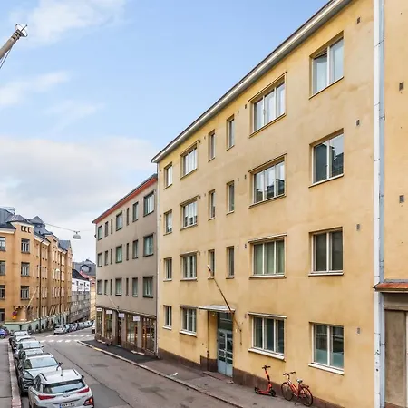 Wehost Merimiehenkatu 33